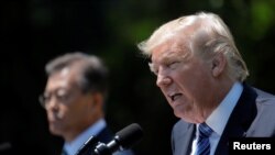 美国总统川普和韩国总统文在寅2017年6月30日在白宫玫瑰园发表联合声明