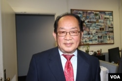 រូបឯកសារ៖ លោក គុជ ច័ន្ទលី អ្នក​វិភាគ​ឯករាជ្យ​នៅ​រដ្ឋ​ម៉ារីឡែន សហរដ្ឋ​អាមេរិក ចូលរួម​ពិភាក្សា​នៅ​ក្នុង​កម្មវិធី​ Hello VOA ជុំវិញ​ការ​ដេញដោល​មតិ​របស់​បេក្ខជន​ប្រធានាធិបតី​អាមេរិក និង​ដំណើរការ​បោះឆ្នោត​នៅ​កម្ពុជា នៅ​រដ្ឋធានី​វ៉ាស៊ីនតោន កាលពី​ថ្ងៃព្រហស្បតិ៍ ទី២៩ ខែកញ្ញា ឆ្នាំ២០១៦។