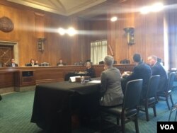 美中经济与安全审查委员会2018年1月25日举行听证讨论“一带一路”倡议对美国战略利益的影响（美国之音许宁拍摄）