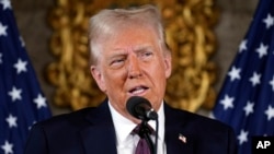 Избранный президент Дональд Трамп выступает на пресс-конференции в Мар-а-Лаго, 7 января 2025 года, в Палм-Бич, Флорида (AP Photo/Evan Vucci)