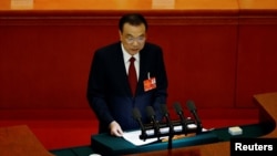 中国国务院总理李克强在2022年人大会议上作政府工作报告.