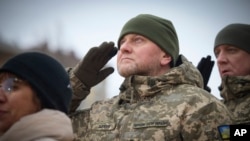 资料照片：在俄罗斯全面入侵乌克兰一年周年之际，乌克兰武装部队总司令扎卢日内将军在基辅参加一次纪念活动。(2023年2月24日)