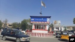 ኣብ ከተማ ኩንድዝ ባንዴራ ጣሊባን የንበልብል