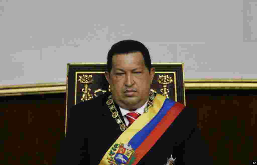 Chavez saat menghadiri sesi khusus di Majelis Nasional dalam peringatan hari kemerdekaan di Caracas, Venezuela, 5 Juli 2012.