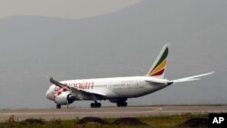 Ethiopian Airliner 787 Dreamliner prepare to take off from Addis Ababa, April 27, 2013. 