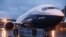 Pesawat Boeing 737 MAX 8 diparkir di luar hangar pabrik Boeing di Renton, Washington, 8 Desember 2015. (Foto: dok).