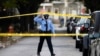 ARCHIVES - un agent de police sur la scène d'une fusillade à Philadelphie, aux États-Unis, le 11 novembre 2019.