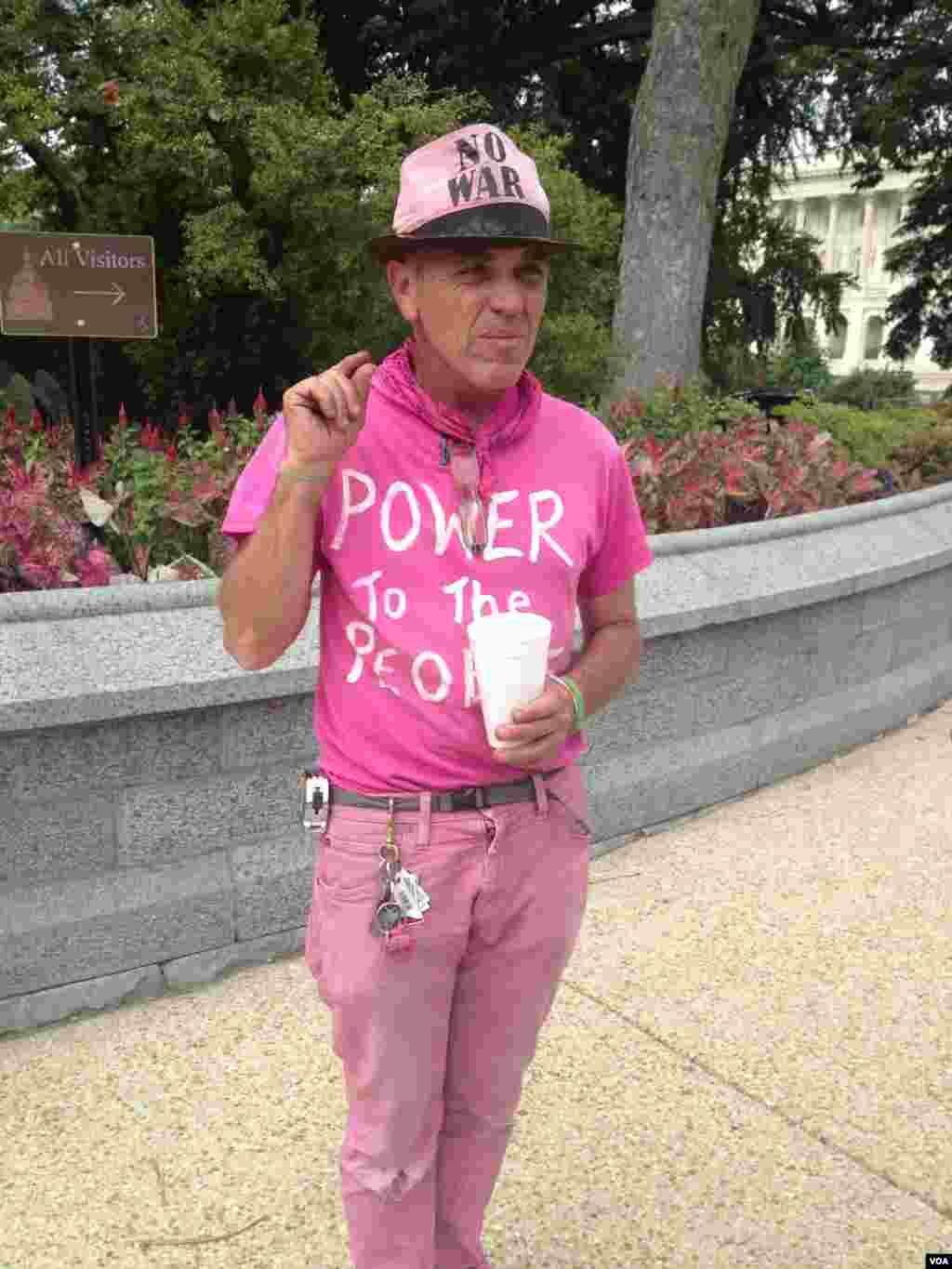 反对美国军事干预叙利亚的抗议人士。