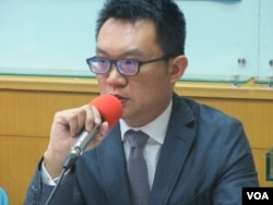 台湾两岸政策协会秘书长王智盛 (美国之音张永泰拍摄)