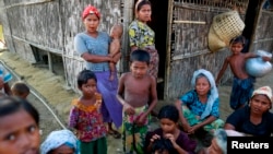 Warga Muslim Rohingya di sebuah kamp penampungan pengungsi di luar wilayah Sittwe, Myanmar, 4 Juni 2014 (foto: dok).