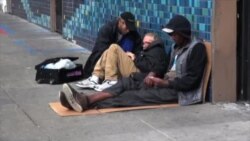 旧金山慈善大巴为无家可归者提供淋浴服务