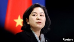 资料照片-中国外交部发言人华春莹在北京的记者会上。（2020年11月30日）