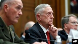 جیم متیس در یکی از جلسات کنگره. 