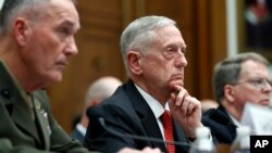 جیم متیس وزیر دفاع آمریکا در جلسه بررسی بودجه این وزارتخانه در کمیته نیروهای مسلح سنای آمریکا 