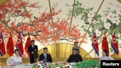 朝鲜领导人金正恩2019年月21日在平壤宴请到访的中国国家主席习近平。