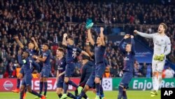 Les joueurs du PSG lors du match contre Barcelone, au parc des Princes, le 14 février 2017.