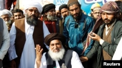 Khadim Hussain Rizvi, a tsakiya shugaban Tehreek-e-Labbaik ta Pakistan.