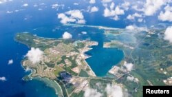 گوام میں واقع امریکی بحریہ کے اڈے کا ایک فضائی منظر (فائل فوٹو)