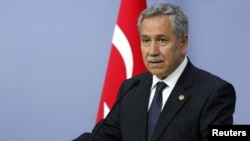 Wakil PM Turki Bulent Arinc meminta maaf atas tindakan penumpasan oleh polisi terhadap para demonstran (foto: dok). 