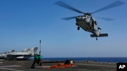 海鹰直升机2019年5月10号在波斯湾向林肯号航母运送补给 - 美国海军照片