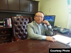 加拿大罗宾移民公司总裁罗宾律师