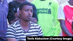 ተስፋ አለባቸው ይባላል። በልጅነቱ ነው እናቱን የተነጠቀው። ለሰዎች በመላላክ ውሃ እየቀዳና ቆሻሻ እየደፋ ትምህርቱን ተምሮ አሁን 40 የጎዳና ልጆችን በአንድ ላይ አሰባስቦ ያስተምራል።