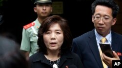 지난 6월 중국을 방문 중인 최선희 북한 외무성 미국국 부국장이 베이징 주재 북한대사관 앞에서 기자회견을 하고 있다. (자료사진)