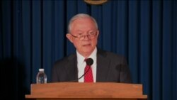 美国司法部长和纽约居民谈恐怖袭击案