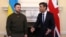 英国首相苏纳克在伦敦唐宁街10号会晤到访的乌克兰总统泽连斯基。（2023年5月15日）