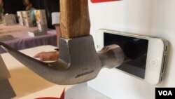 صفحه محافظ که حتی در مقابل ضربات مستقیم چکش دوام میاورد