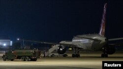 سه شهروند آمریکایی که سال‌ها در چین زندانی بودند، اواخر چهارشنبه به عنوان بخشی از مبادله زندانیان بین واشنگتن و پکن وارد تگزاس در ایالات متحده شدند.