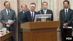 台湾反恐单位的官员在立法院接受质询