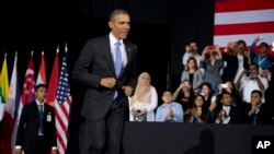 အမေရိကန်သမ္မတ အိုဘားမား- မလေးရှားနိုင်ငံ Malaya University မှာ အာရှလူငယ်များနဲ့ တွေ့ဆုံရန်လာစဉ်။ (ဧပြီ ၂၇၊ ၂၀၁၄)