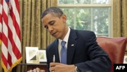 參觀遊行民眾全身綠色打扮 