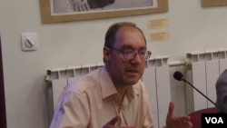 学者伊斯肯德罗夫。（美国之音白桦拍摄）