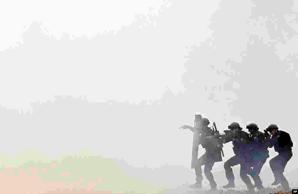 Serbian army soldiers perform during a ceremony marking 72 years since the end of WWII and the defeat of Nazi Germany, at Nikinci training ground, 60 kilometers west of Belgrade, May 9, 2017.