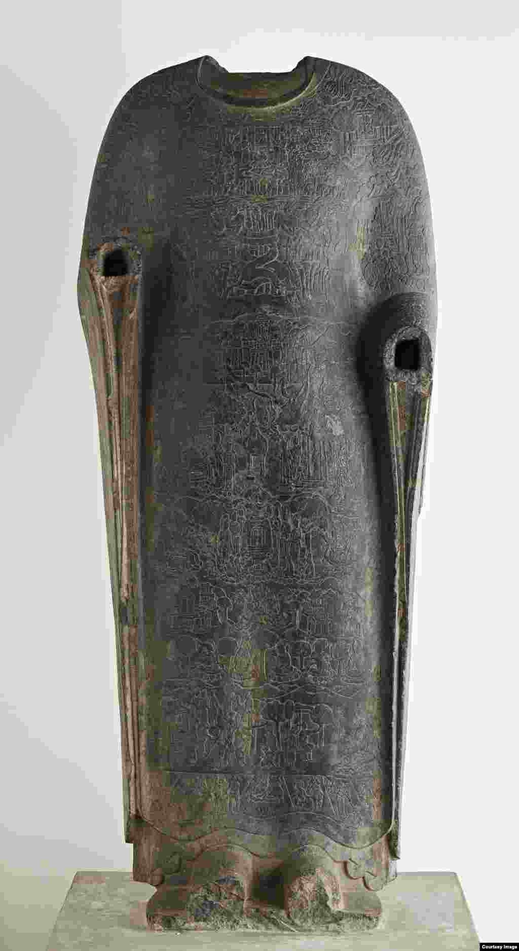 Buddha draped in robes portraying the Realms of Existence, limestone sculpture, probably Henan province, China, Northern Qi dynasty (550-577).