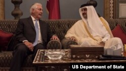 وزیر خارجه آمریکا و شیخ تمیم بن حمد بن خلیفه آل ثانی امیر قطر