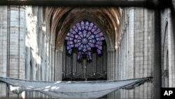 Katedral Notre Dame di Paris, Perancis 