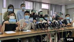 资料照：12名被扣押在深圳盐田看守所的港人家属（美国之音特约记者 汤惠芸拍摄）