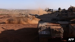 یک تانک اسرائیلی در نبرد مرزی اسرائیل و گروه شبه‌نظامی حزب‌الله لبنان - ۴ ابان ۱۴۰۲