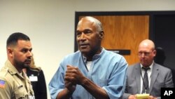 প্যারোল মঞ্জুর হওয়ার খবর জেনে সাবেক প্রো-ফুটবল তারকা ও. জে. সিম্পসনের প্রতিক্রিয়া। লাভলক সংশোধন কেন্দ্র, নেভাদা। ফাইলঃ ২০ জুলাই, ২০১৭। 