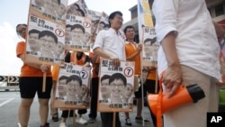 Pro-democracy candidates Ho Sau-Lan, right, and Cheng Sze-lut, third right, of the Labour Party attend a campaign for Legislative Council election in Hong Kong, September 9, 2012.