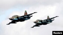 이달 말 러시아와 중국의 합동군사훈련에 참가하는 러시아군의 수호이 25 전투기 (자료사진)