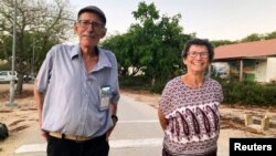 ইয়োশেভেদ লিফশিৎজ ও তার স্বামী ওদেদকে রয়টার্সের একটি হ্যান্ডআউট ছবিতে দেখা যাচ্ছে। ২৩ অক্টোবর ২০২৩। 