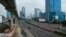 Jalan-jalan di Jakarta tampak sepi setelah penerapan Pembatasan Sosial Skala Besar (PSBB) di tengah wabah virus corona (COVID-19), Jumat, 10 April 2020. (Foto: AFP)