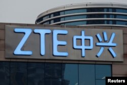 중국 선전의 ZTE 본사 건물에 로고가 붙어있다.