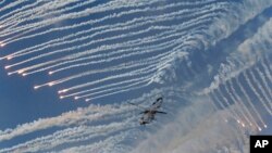 Xuyyuura waraana Kooriyaa Kibbaa Surion jedhanitti leenjii waraana US waliin qaban irratti akka qaanxee ibiddaa gadi harcaasa.Fulaan tun Pocheon jedhanii,daarii Kooriyaa Kaabaa irra.
Hagayya 28, 2015.