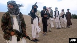 Para gerilyawan di Afghanistan (Foto: dok). Pejabat-pejabat intelijen AS telah menangkap lima gerilyawan yang diduga merencanakan serangkaian serangan bunuh diri di Kabul (12/8).