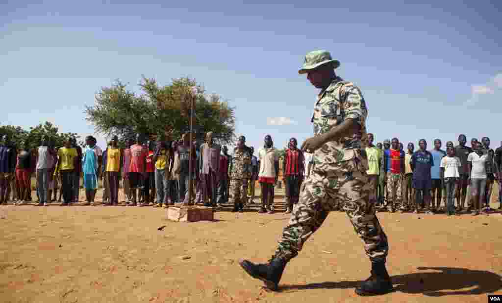 The North Liberation Forces, which is a part of a militia which trains youths from all over the country, operates in government-controlled areas run by current and former Malian soldiers.